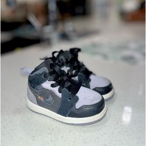 Jordan 1 Mid SE
Craft Inside Out Black (TD) Toddler size C